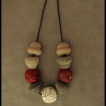 Collier en perles de Tumaco sur cuir